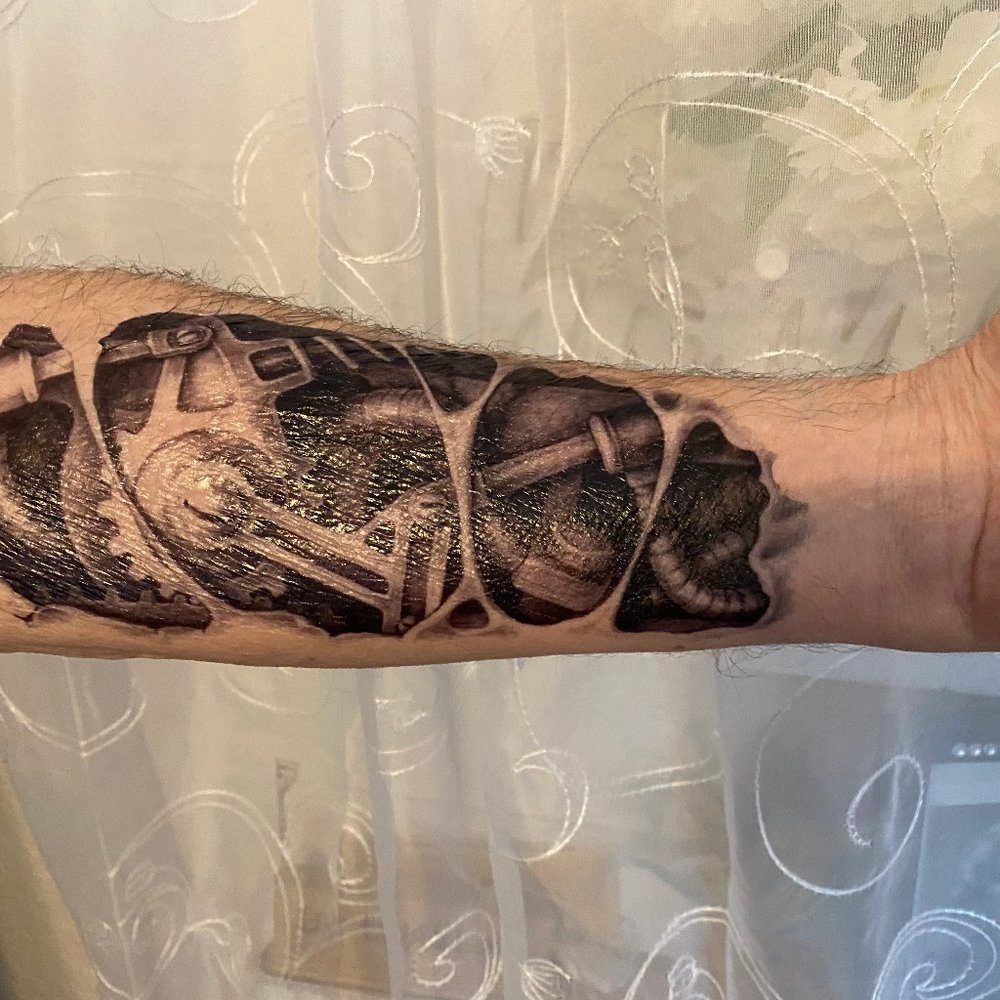 Rocking your life with temporary tattoo - Picture 7 of 8